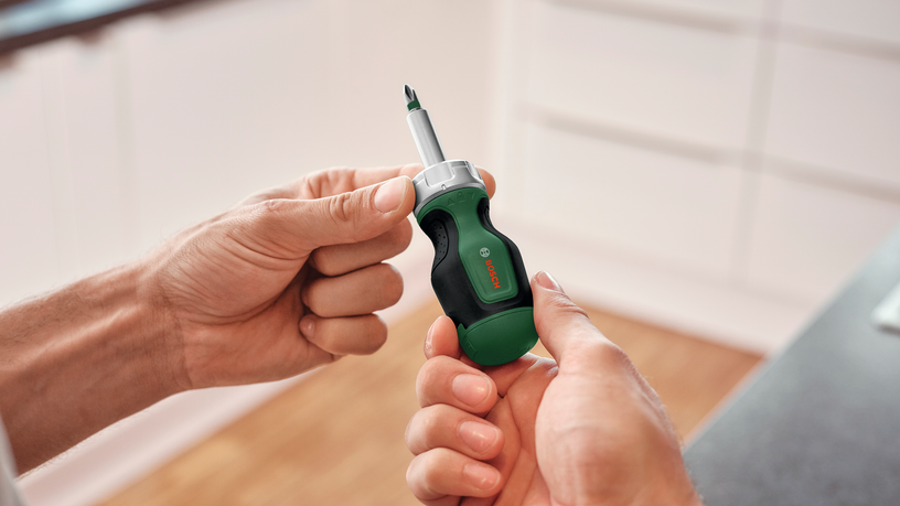 Stubby Bit Ratchet Screwdriver + 6 Bits